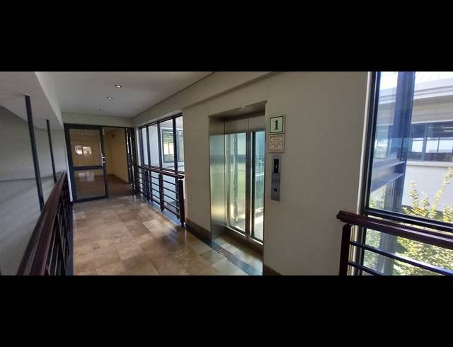 187M² OFFICE TO LET IN BRYANSTON